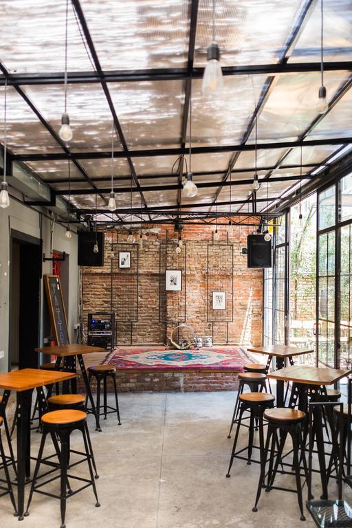 Destil Hostel Tirana Exterior foto